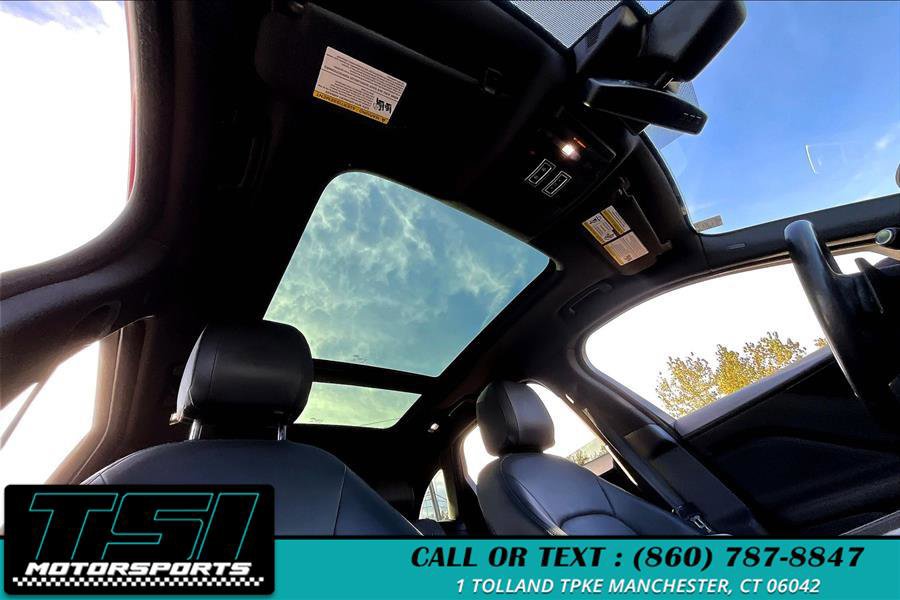 Used 2018 Jaguar F-PACE Premium image 22