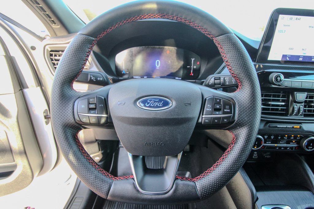 Used 2025 Ford Escape ST-Line Select AWD/4WD image 19