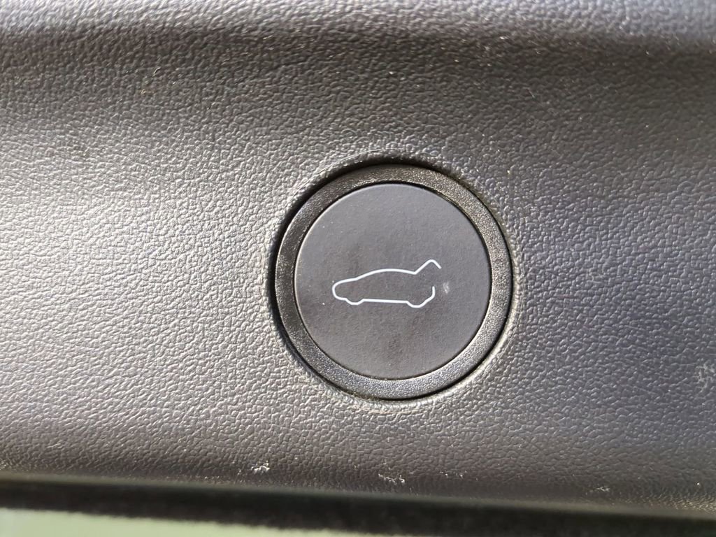 Used 2023 Tesla Model Y Performance image 15