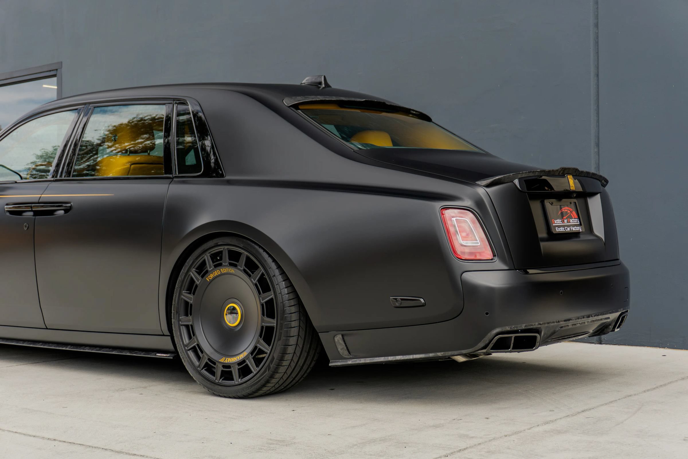 Used 2027 Rolls-Royce Phantom Sedan RWD image 28