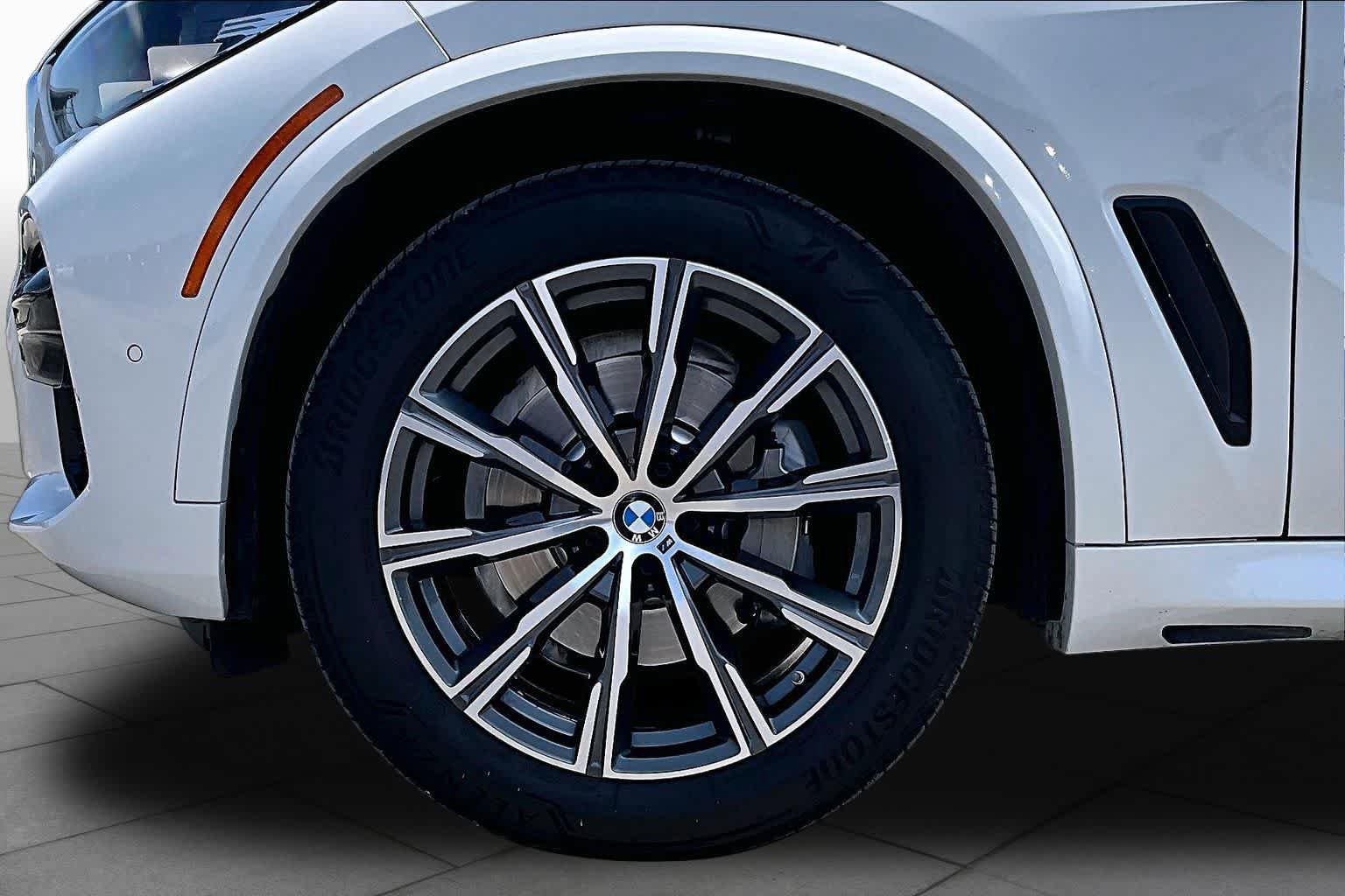 Used 2022 BMW X5 sDrive40i w/ M Sport Package RWD image 11