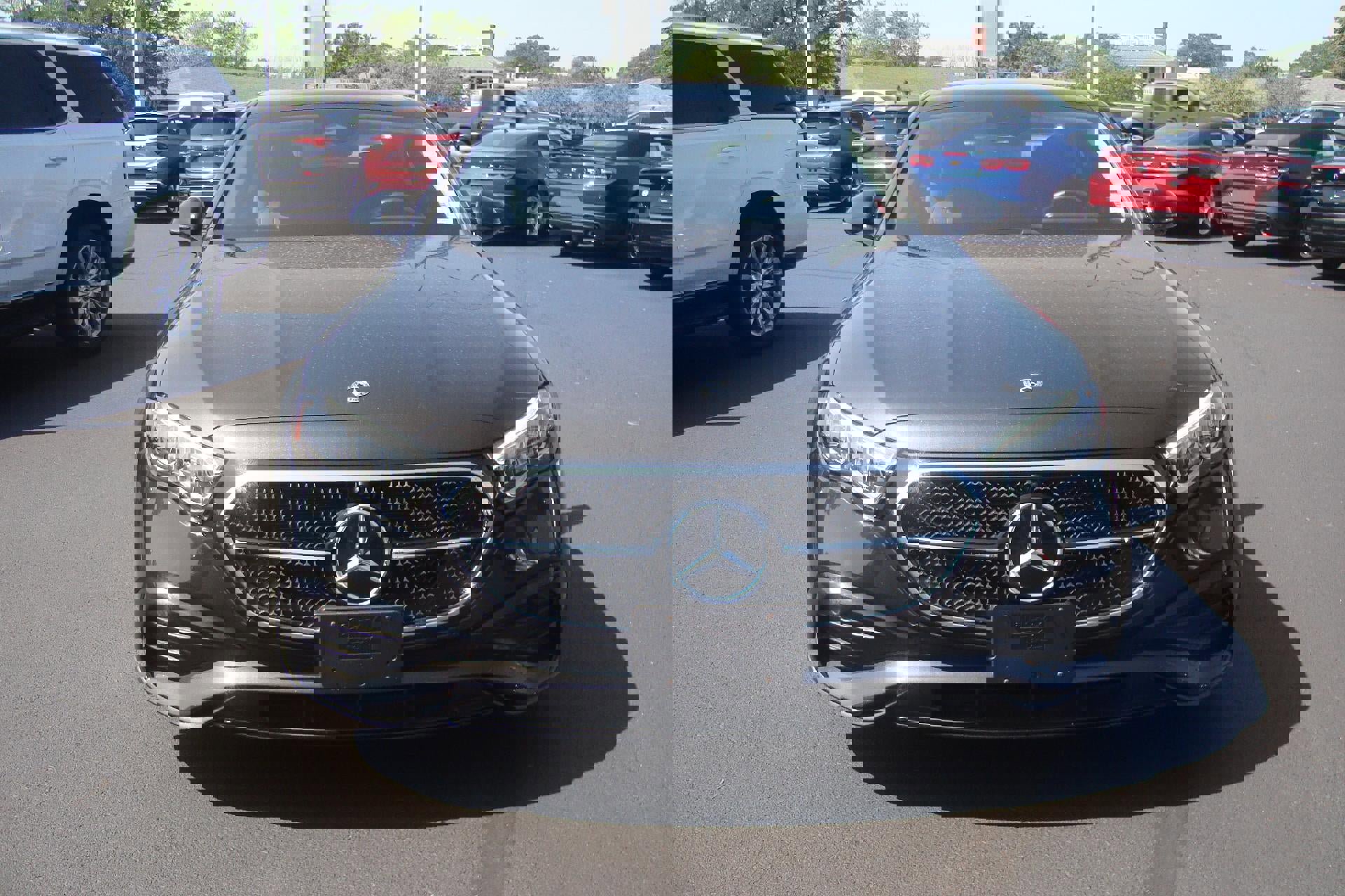 Used 2024 Mercedes-Benz E 350 4MATIC Sedan image 3