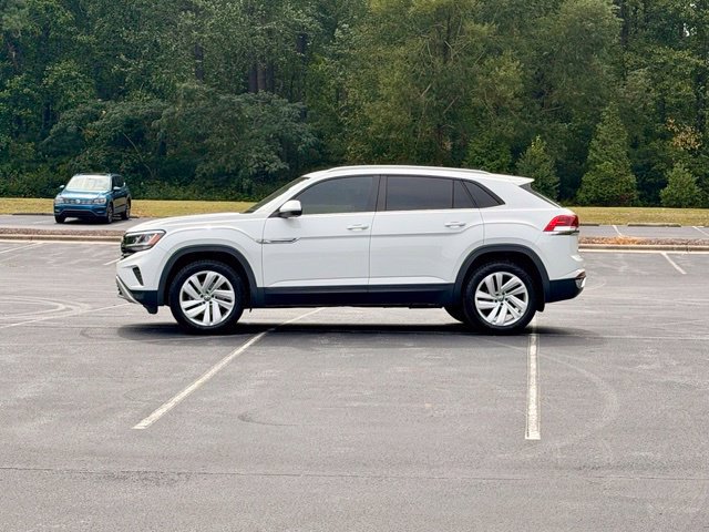 Used 2020 Volkswagen Atlas Cross Sport SE w/ Panoramic Sunroof Package FWD image 3