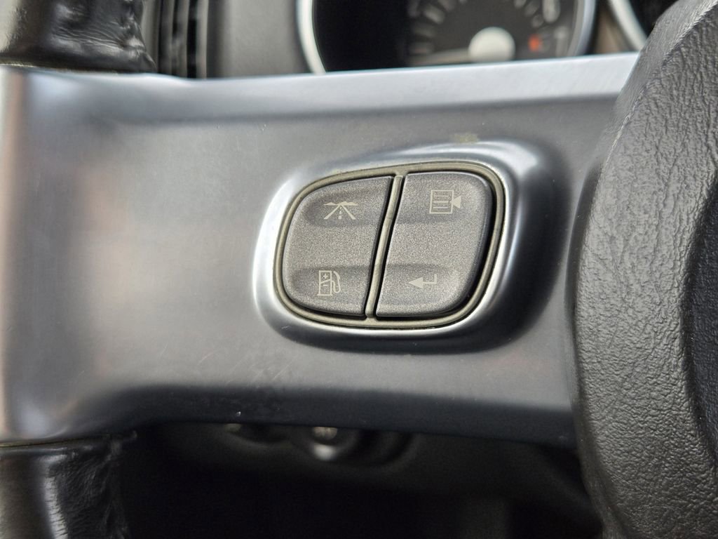 Used 2005 Chevrolet SSR w/ Preferred Equipment Group image 24