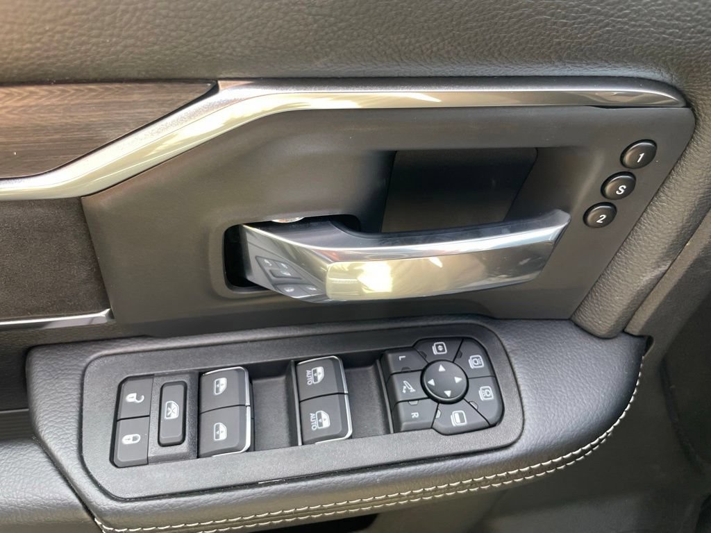 New 2026 RAM 2500 Laramie AWD/4WD image 16