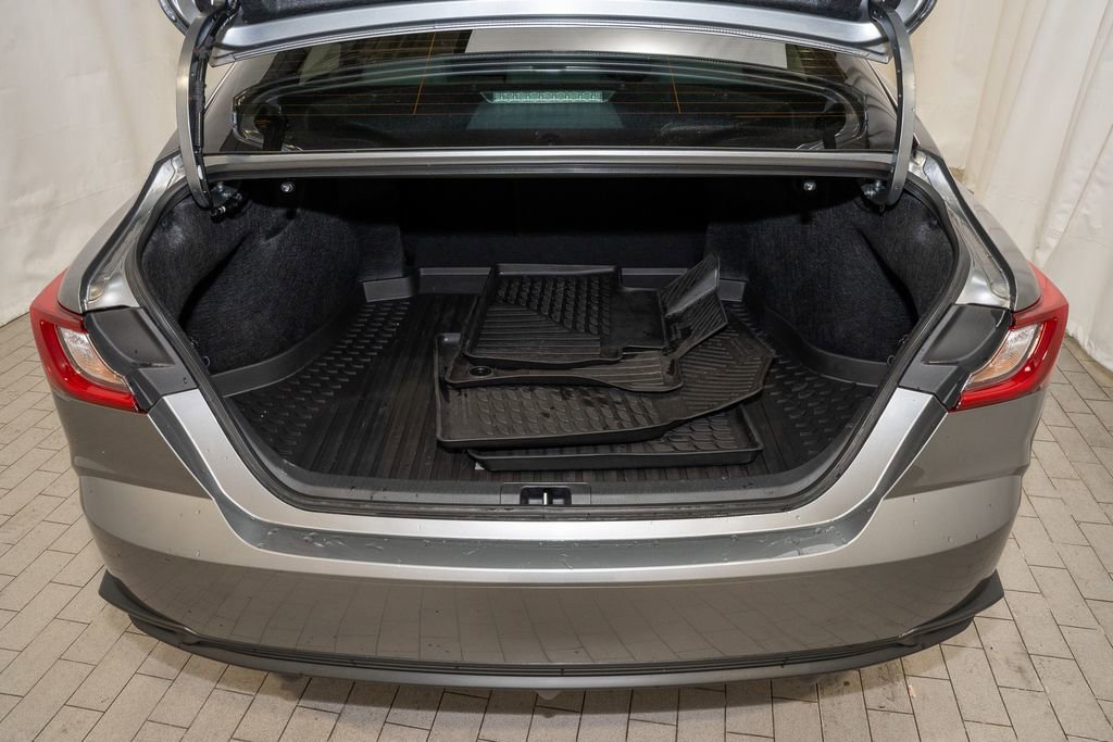 Used 2025 Toyota Camry SE image 5