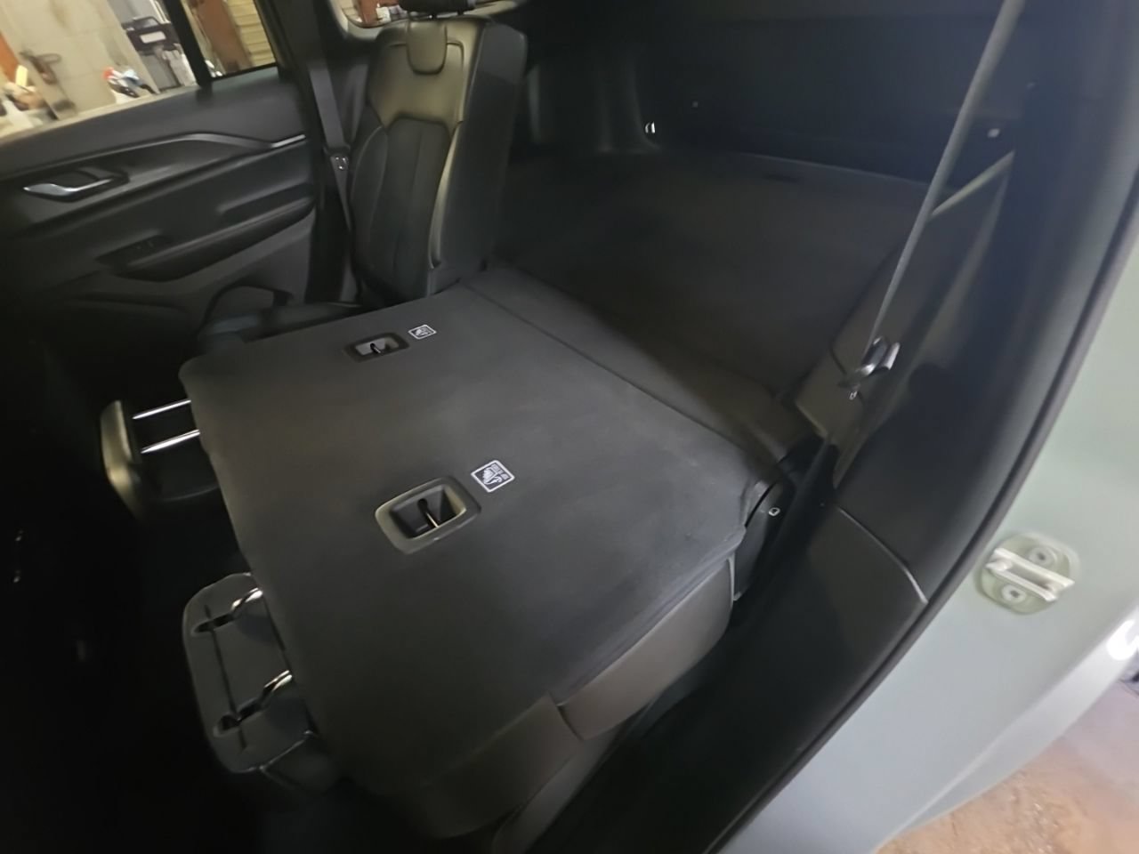 Used 2024 Jeep Grand Cherokee Altitude AWD/4WD image 17