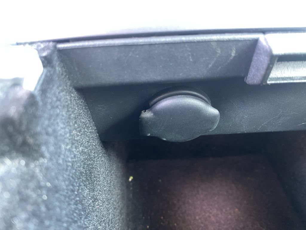 Used 2021 Tesla Model Y Long Range AWD/4WD image 25