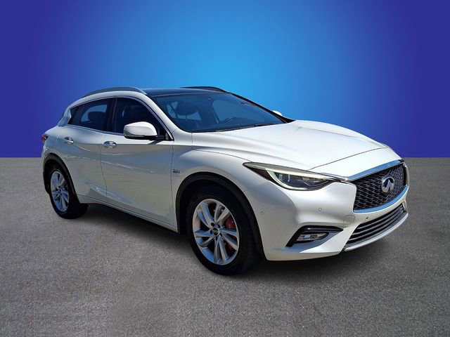 Used 2018 INFINITI QX30 Premium w/ Navigation Package FWD image 3