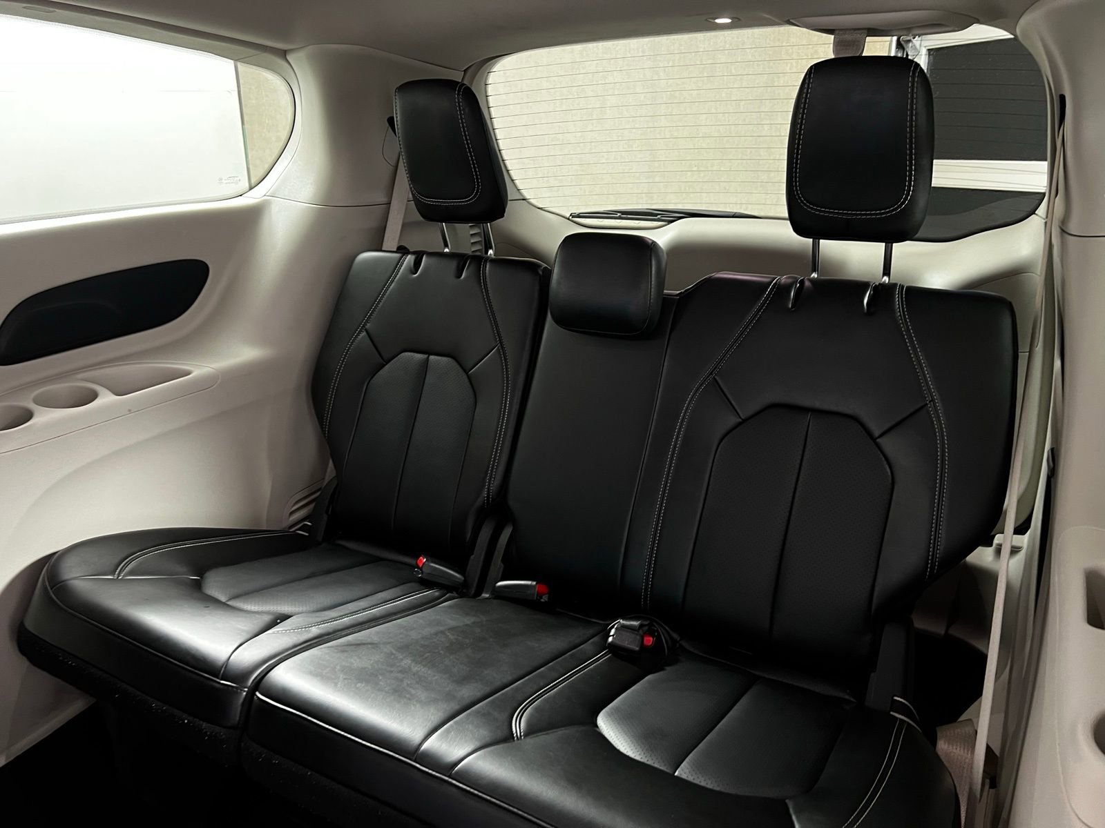 Used 2024 Chrysler Pacifica Touring-L image 26