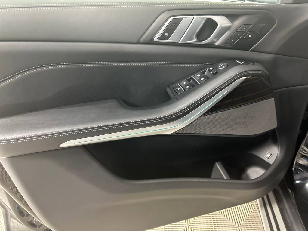 Used 2025 BMW X5 xDrive50e image 11