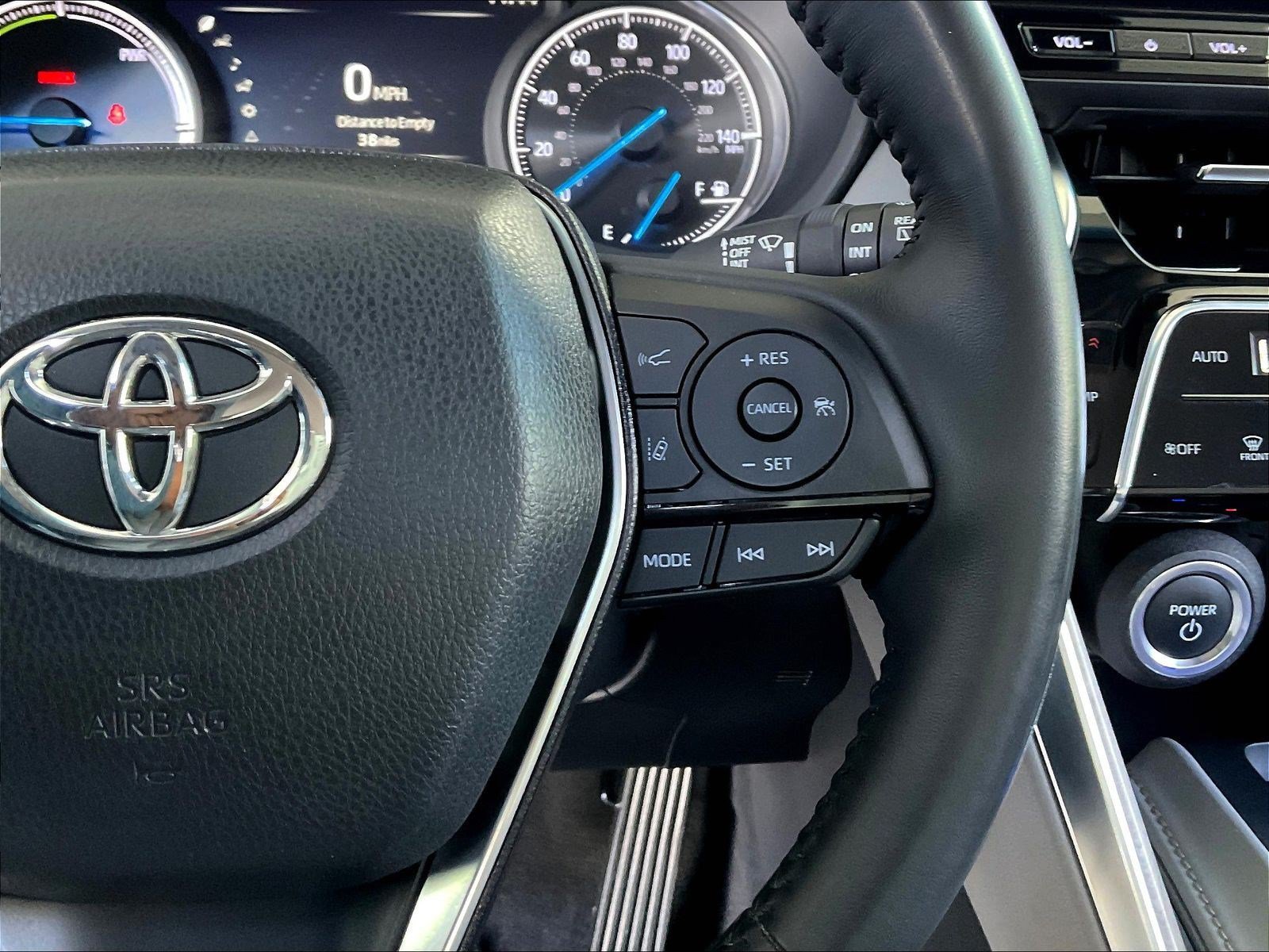 Used 2024 Toyota Venza XLE AWD/4WD image 12
