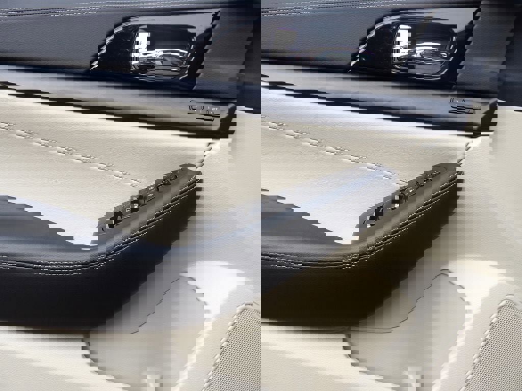 Used 2023 Nissan Maxima Platinum w/ Sport Mat Group image 9