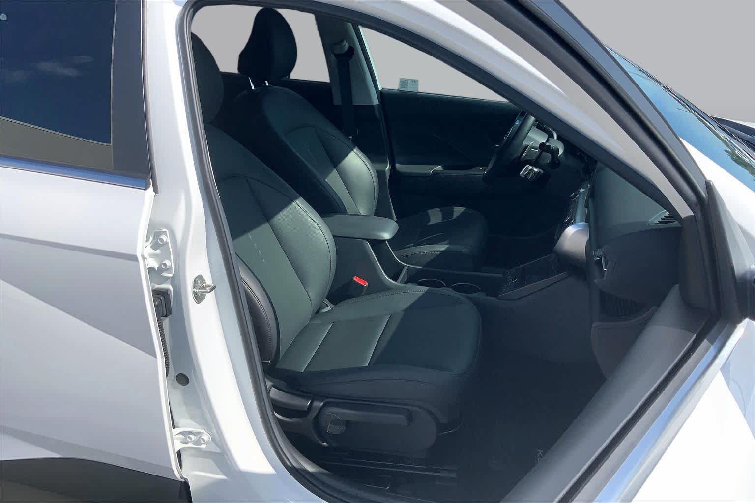 Used 2024 Hyundai Kona Limited FWD image 9