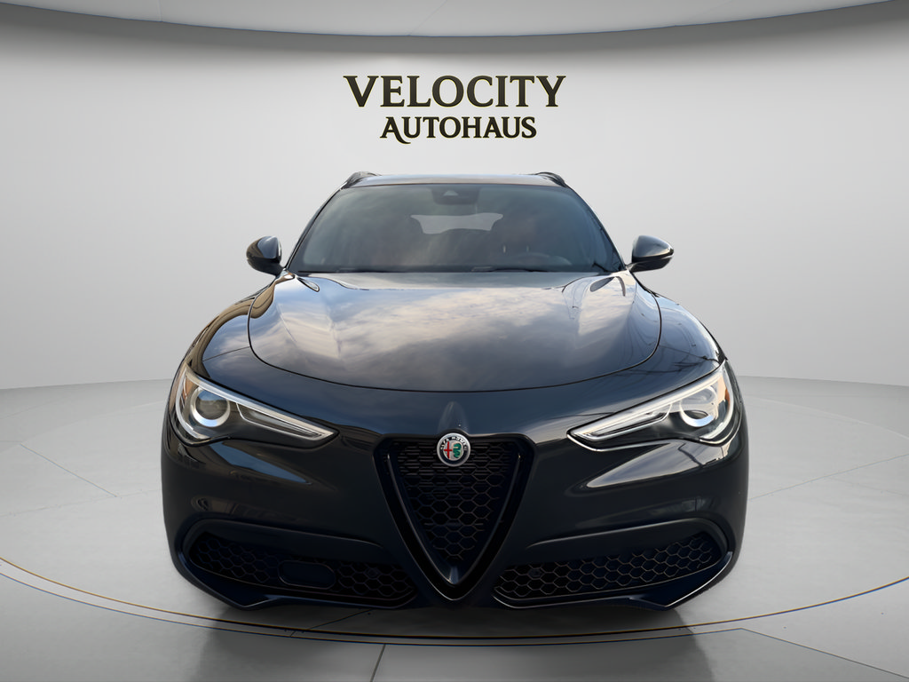 Used 2019 Alfa Romeo Stelvio Ti Sport w/ Quick Order Package 22S Sport AWD/4WD image 2