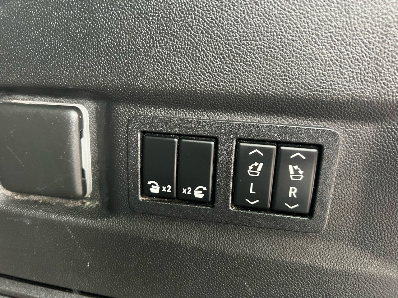 Used 2022 GMC Yukon SLT w/ SLT Premium Package image 43