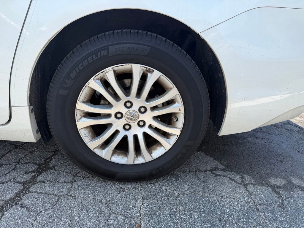 Used 2017 Toyota Sienna XLE Premium FWD image 5