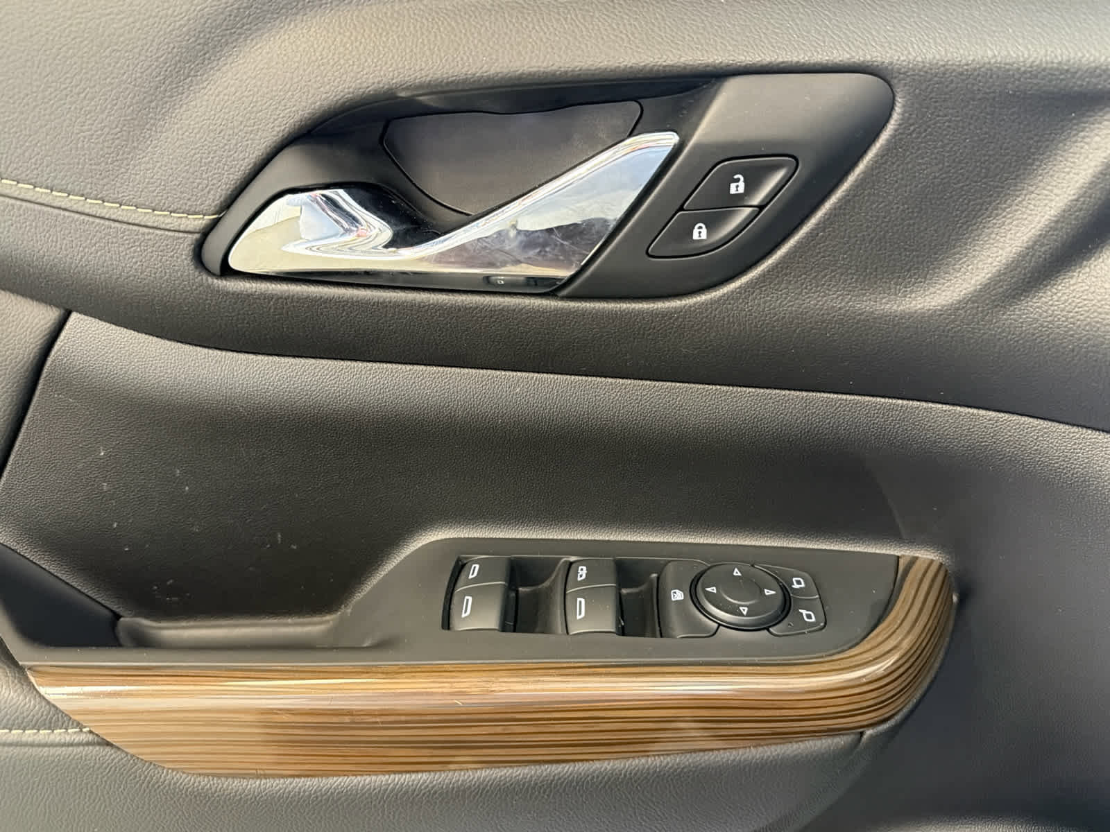 Used 2023 GMC Acadia SLE w/ Driver Convenience Package image 17