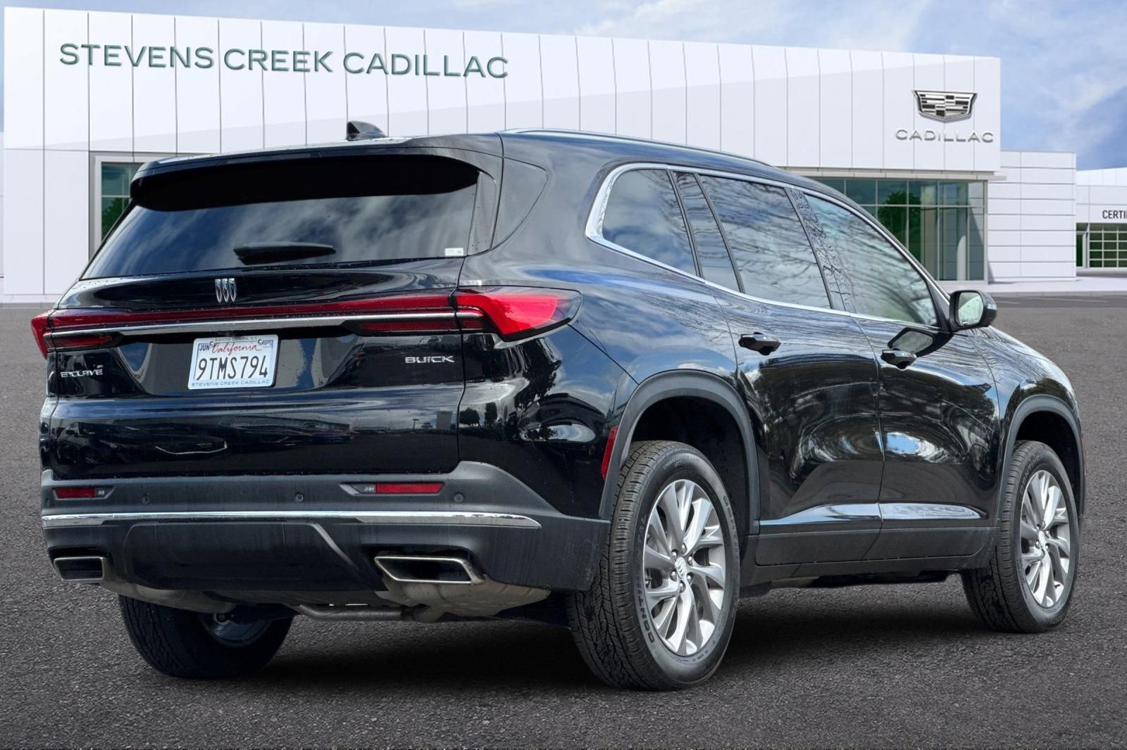 Used 2025 Buick Enclave Preferred FWD image 3