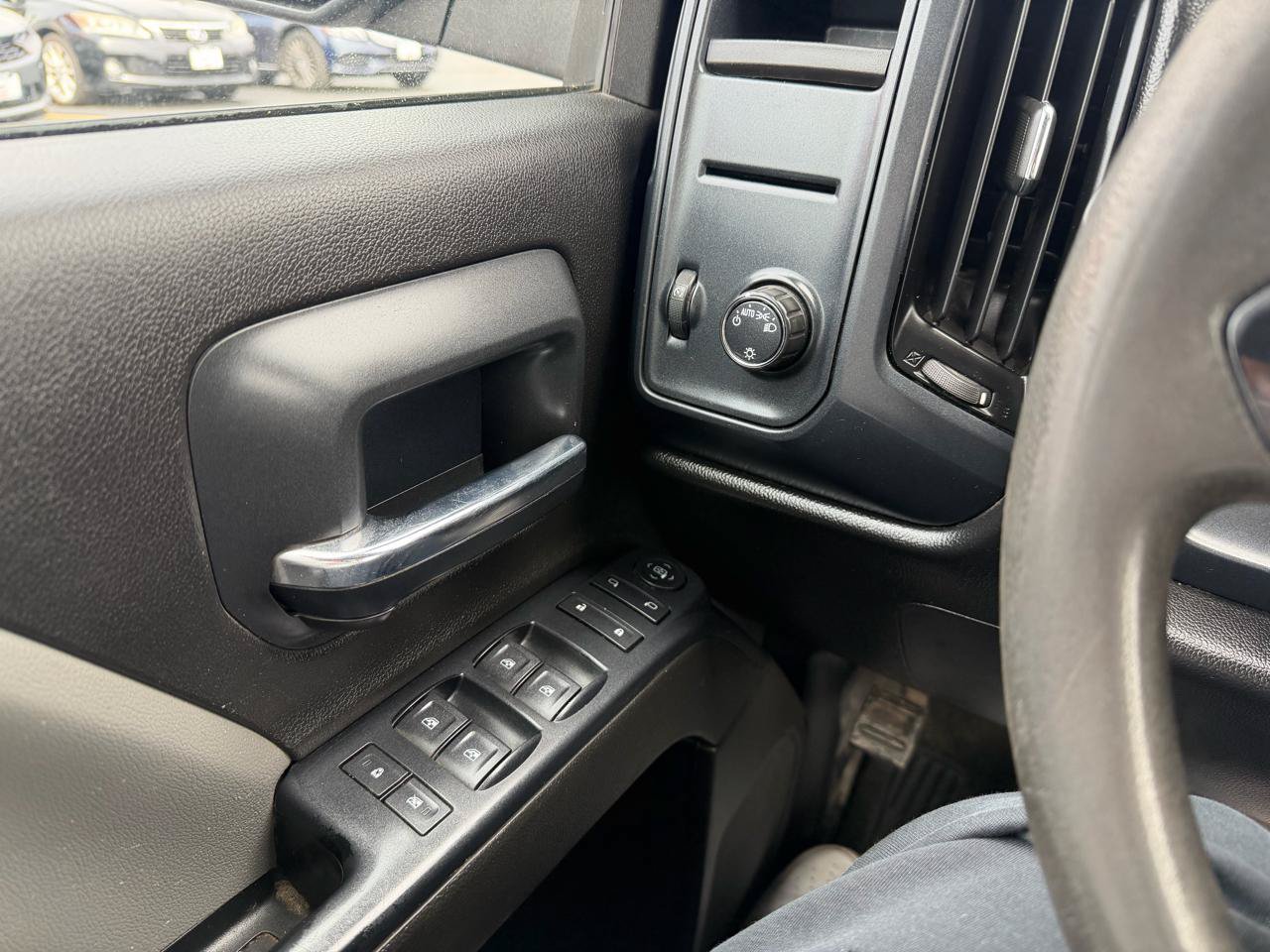 Used 2016 Chevrolet Silverado 1500 Custom w/ Custom Convenience Package AWD/4WD image 18