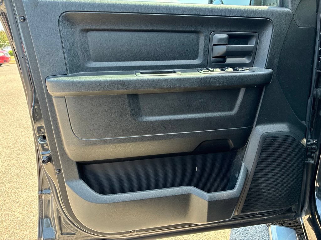 Used 2018 RAM 1500 Express w/ Black Ram 1500 Express Group AWD/4WD image 12