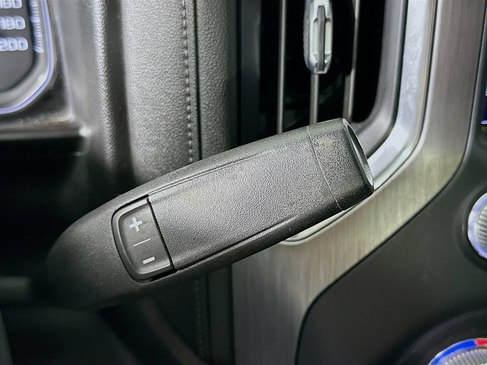 Used 2020 GMC Sierra 1500 Denali AWD/4WD image 18
