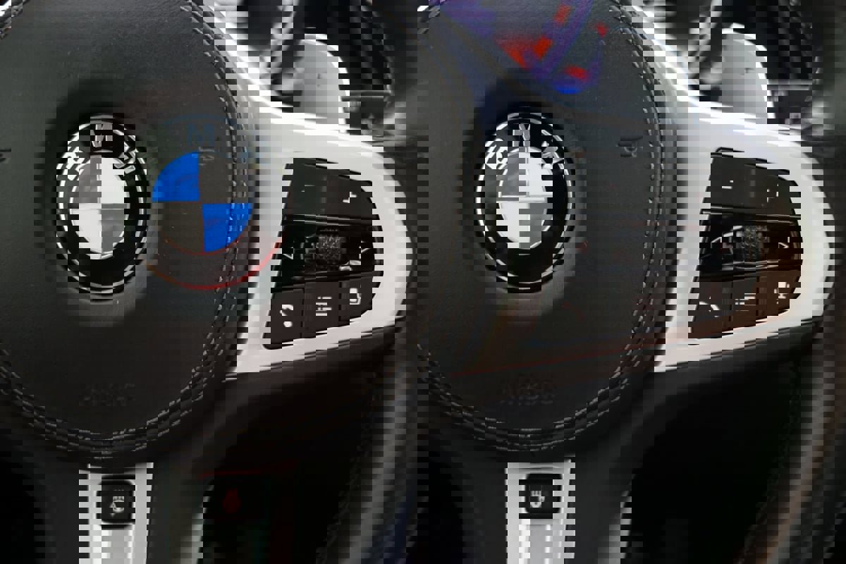 Used 2020 BMW X5 M50i w/ Premium Package image 28