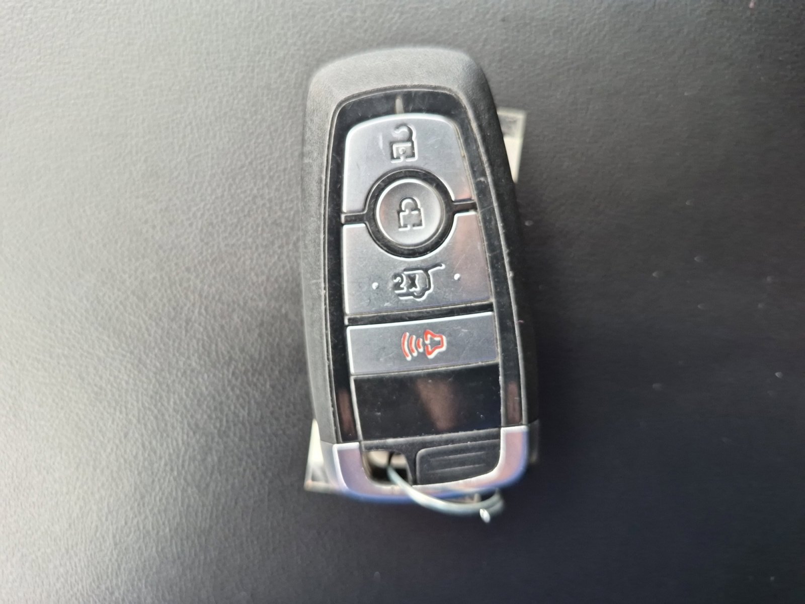 Used 2024 Ford Explorer XLT image 31