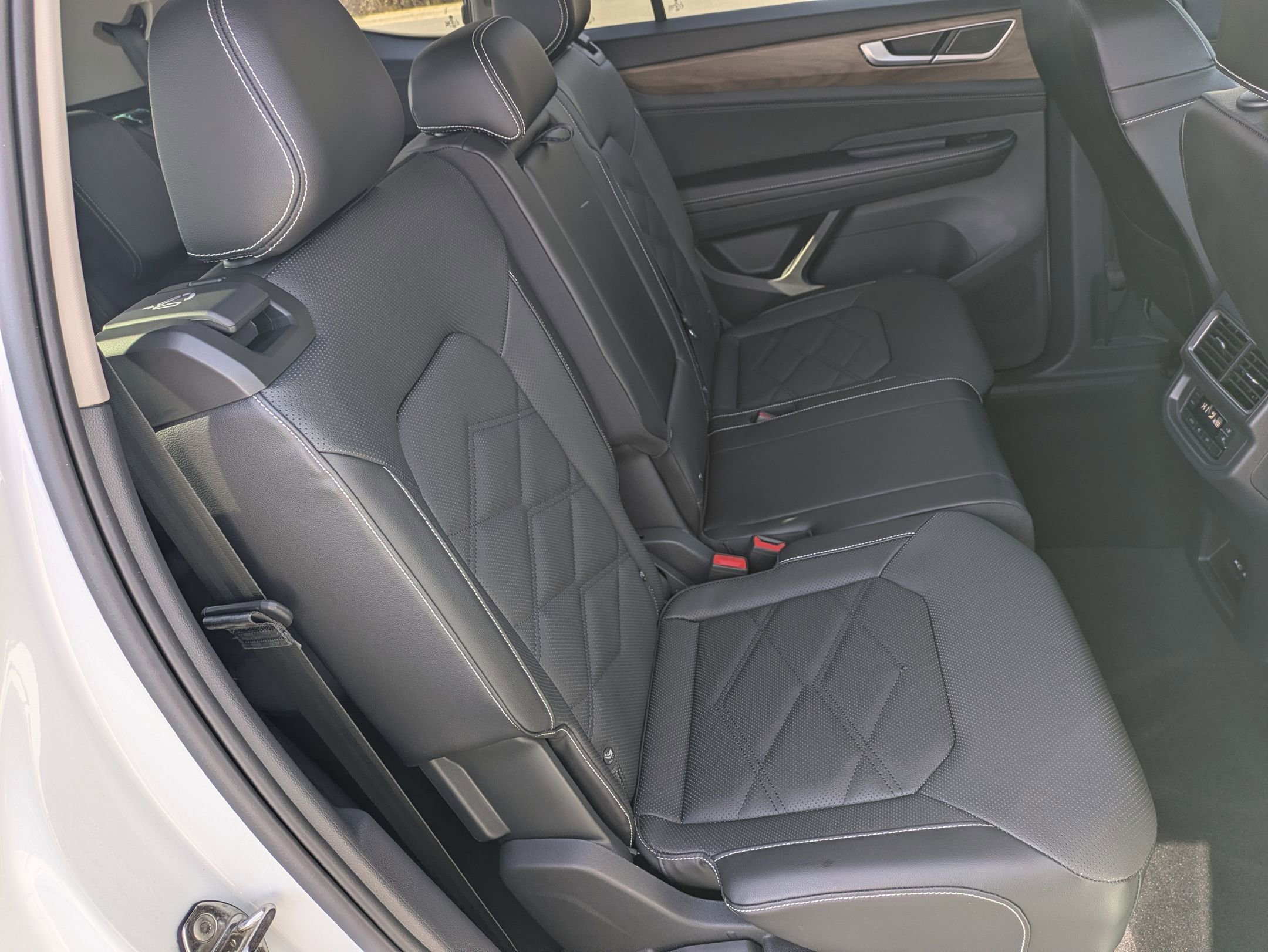 Used 2024 Volkswagen Atlas SE image 26