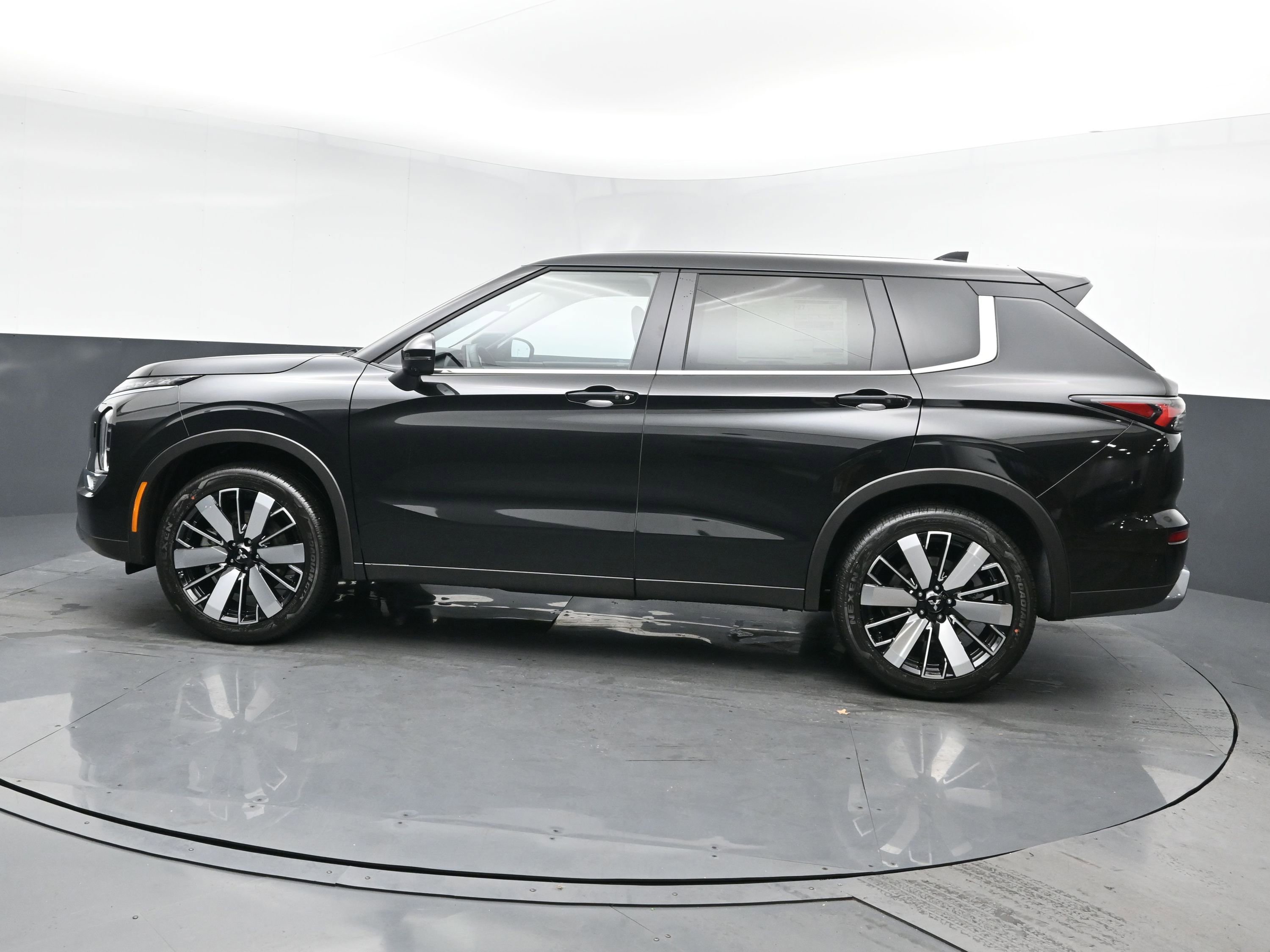New 2026 Mitsubishi Outlander SE AWD/4WD image 4