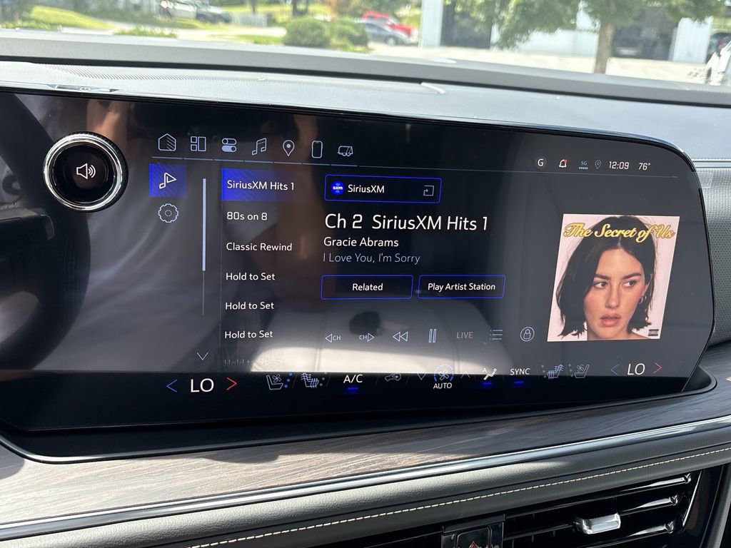 New 2025 Chevrolet Suburban Premier image 14