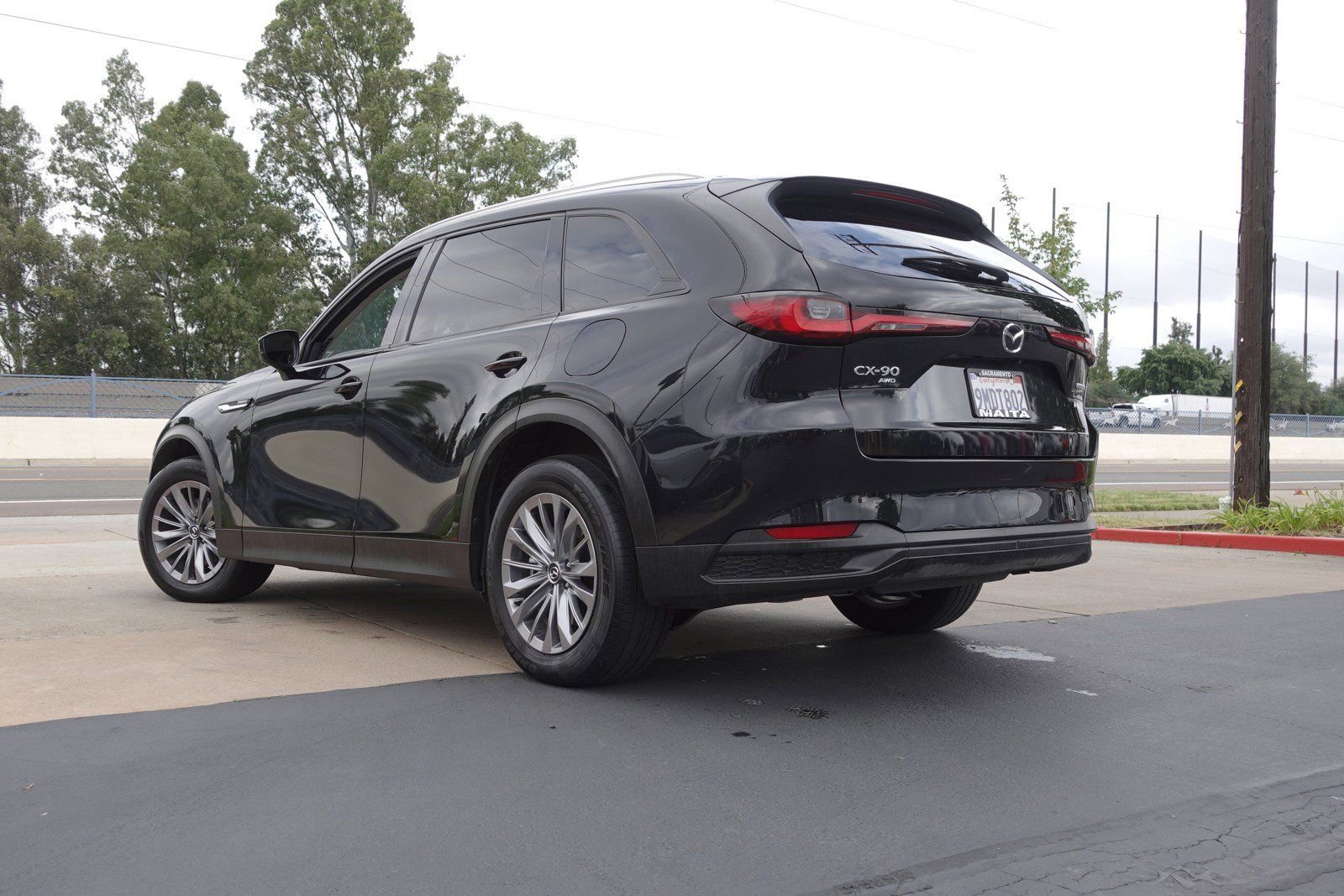 Certified 2024 MAZDA CX-90 Plug-In Hybrid w/ Preferred AWD/4WD image 9