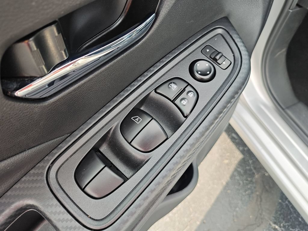 Used 2025 Nissan Versa SV FWD image 11