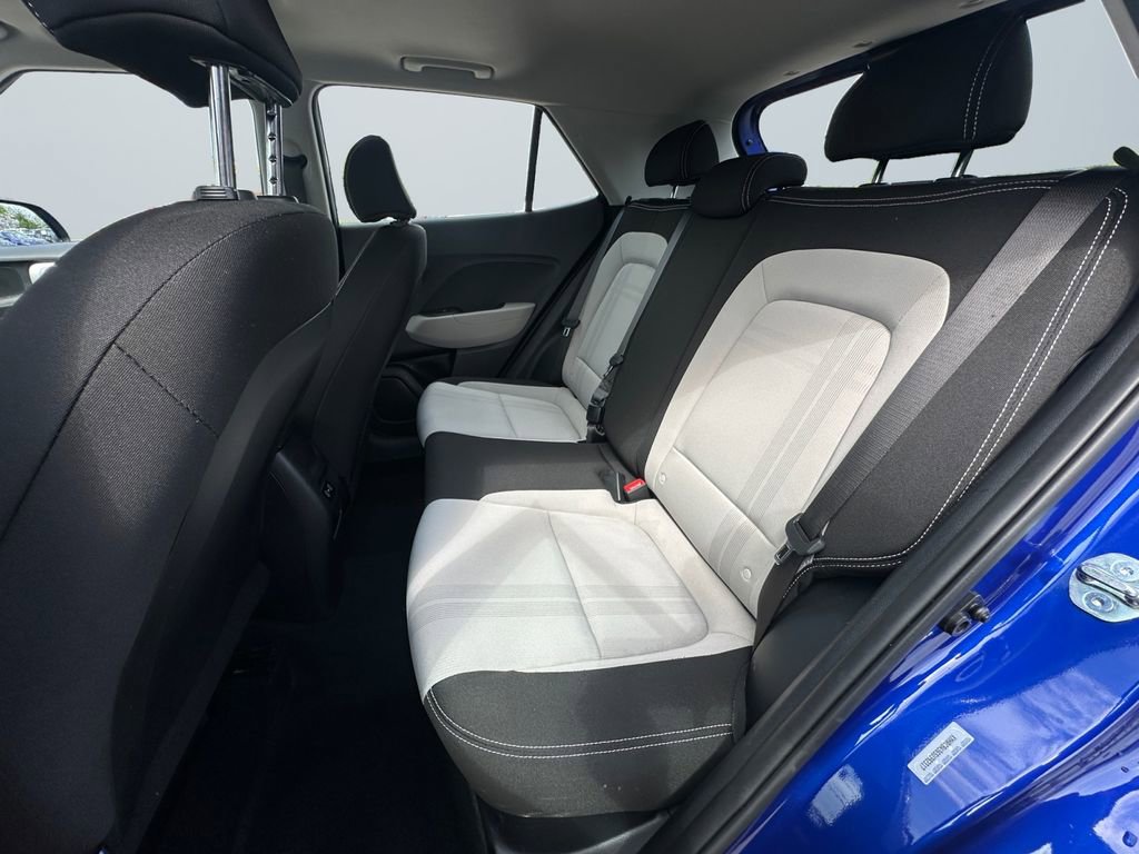 Used 2025 Hyundai Venue SEL FWD image 13