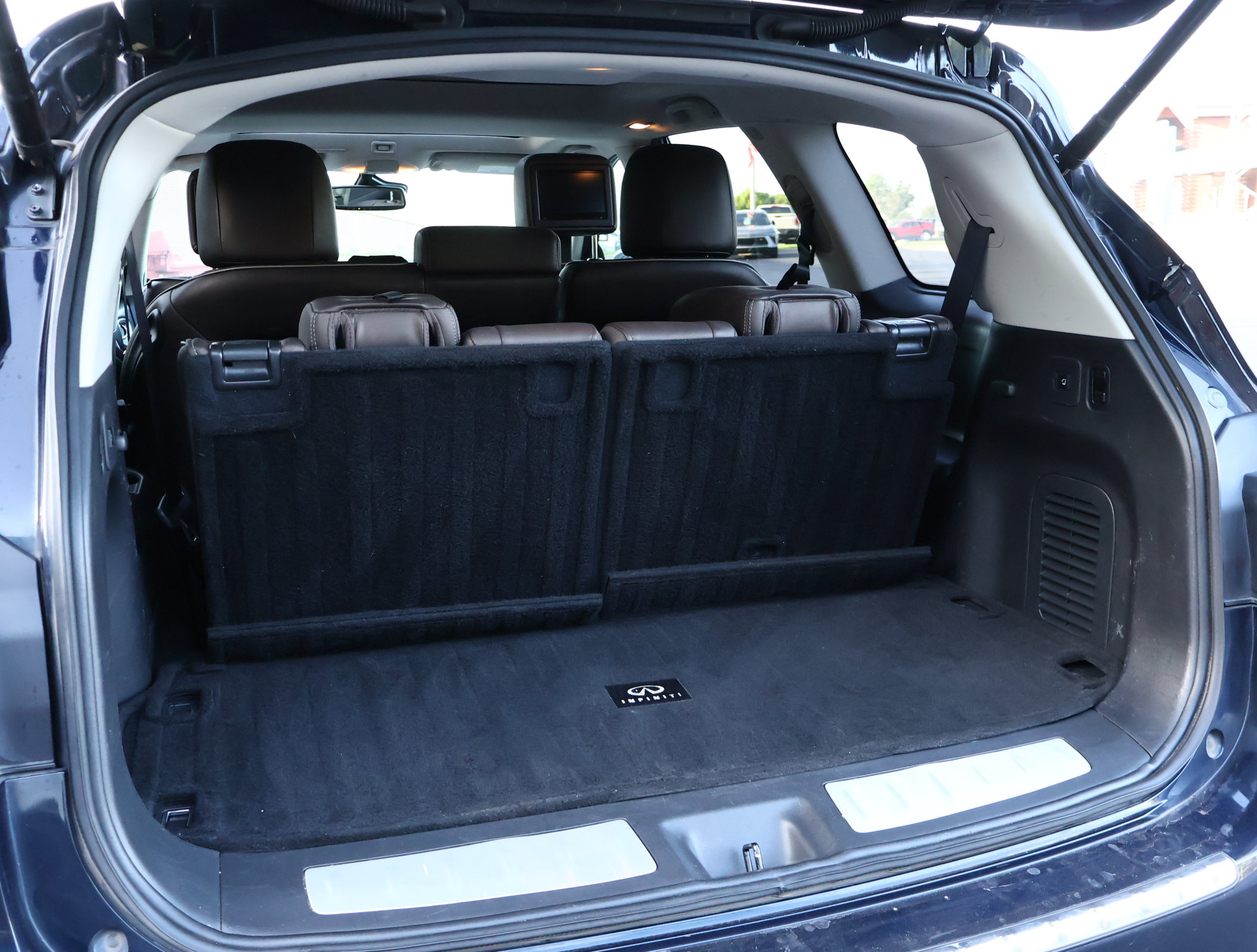 Used 2018 INFINITI QX60 FWD w/ Deluxe Technology Package image 27