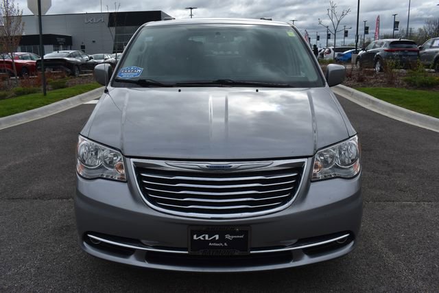 Used 2016 Chrysler Town & Country Touring FWD image 8