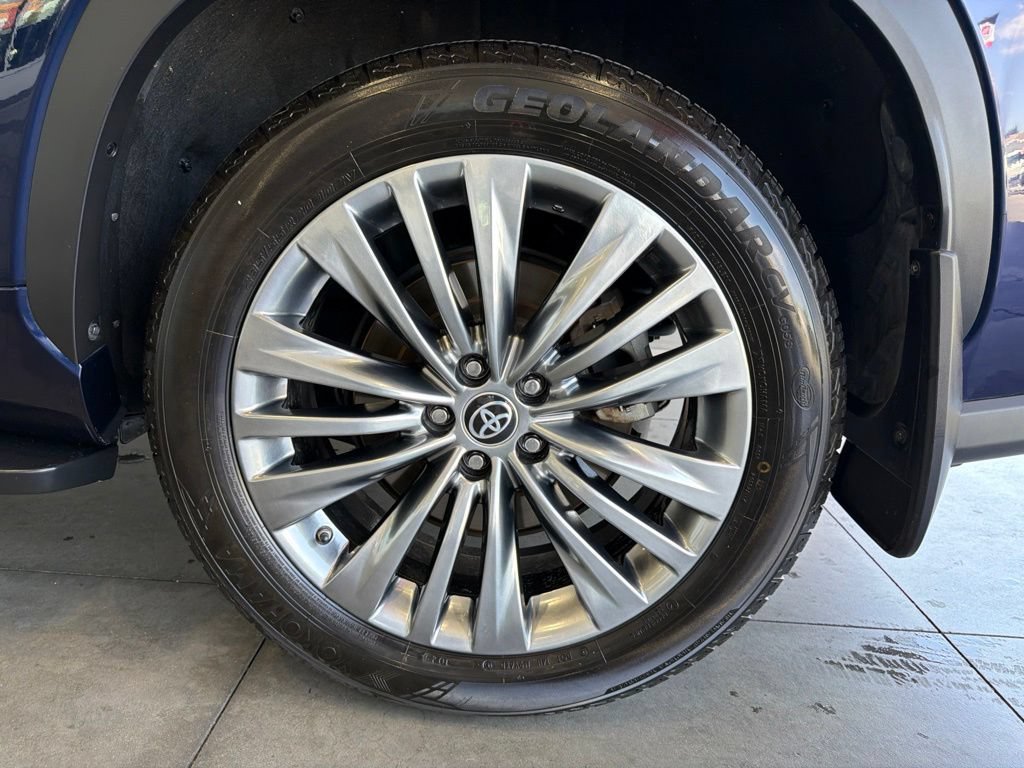 Used 2022 Toyota Highlander Platinum AWD/4WD image 16