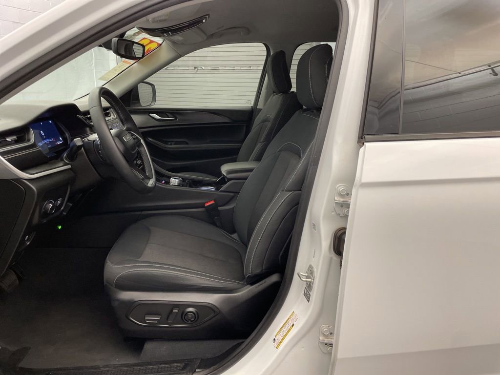 Certified 2023 Jeep Grand Cherokee L Laredo AWD/4WD image 19