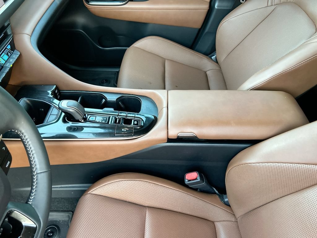 Used 2025 Toyota Crown Signia AWD/4WD image 30