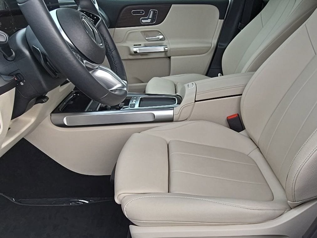 Used 2025 Mercedes-Benz GLB 250 4MATIC image 11