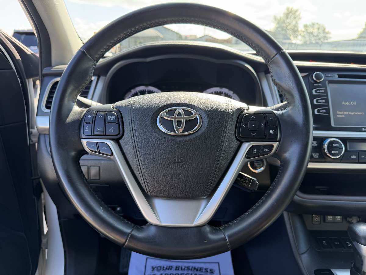 Used 2017 Toyota Highlander SE AWD/4WD image 15