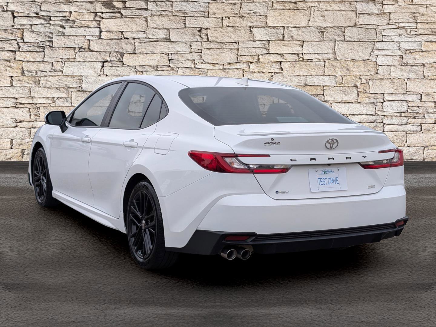 Used 2025 Toyota Camry SE image 7