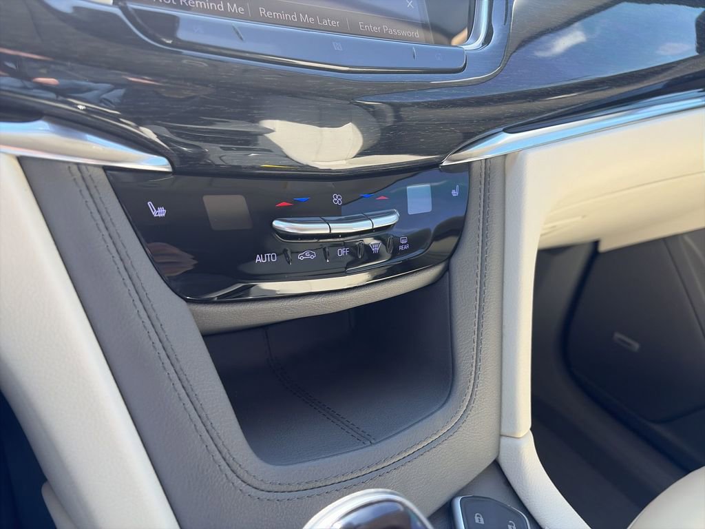 Used 2021 Cadillac XT6 Premium Luxury image 18