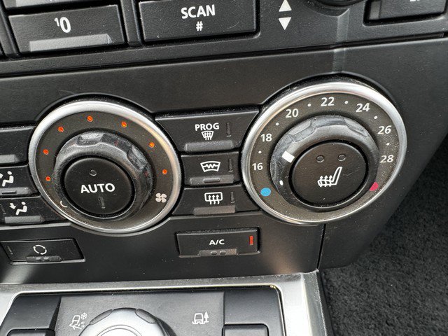 Used 2011 Land Rover LR2 HSE image 32