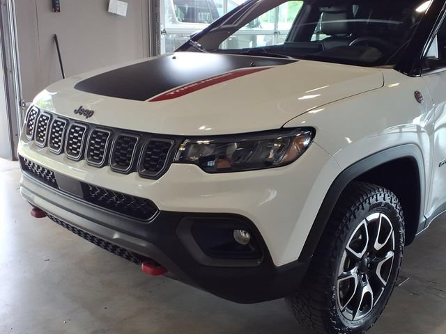 Used 2024 Jeep Compass Trailhawk AWD/4WD image 9