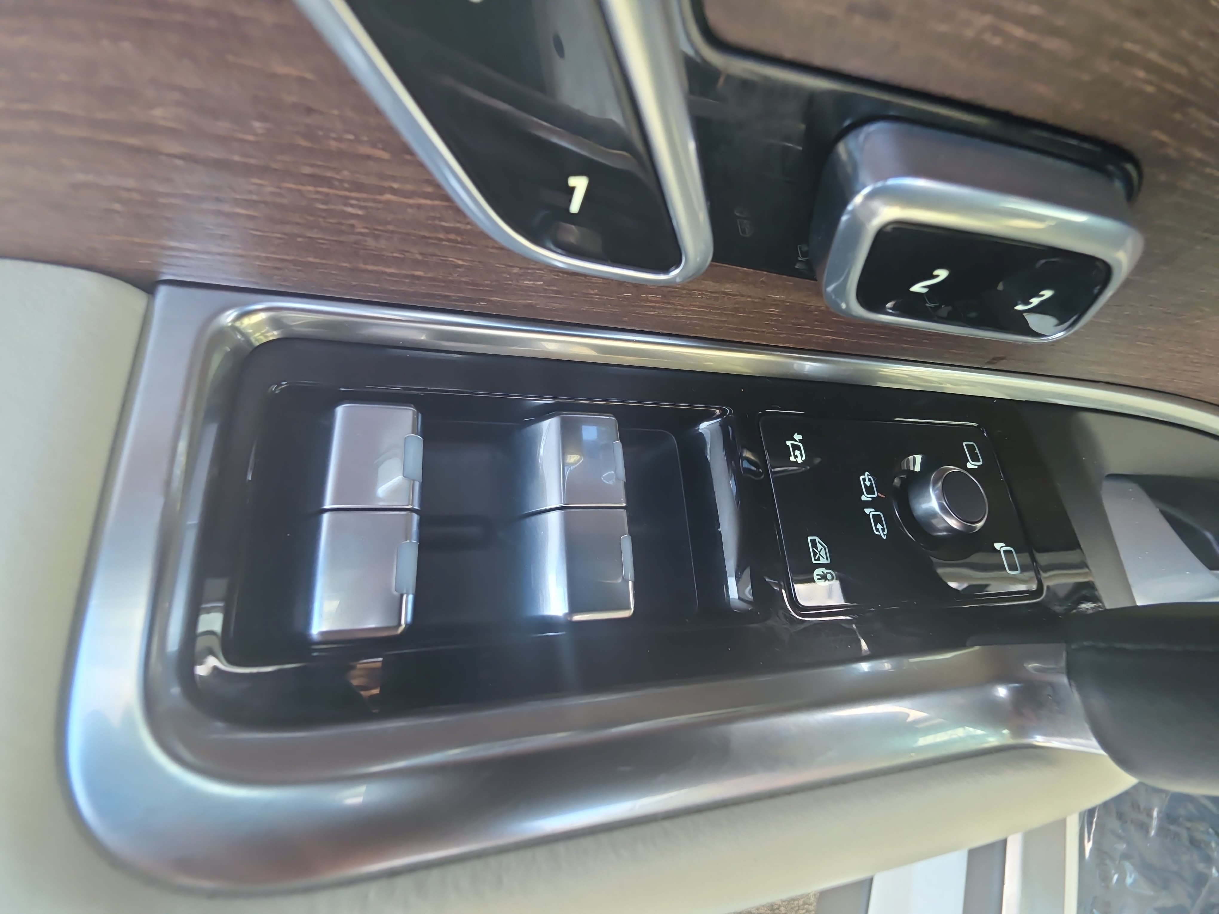 Certified 2024 Land Rover Range Rover SE AWD/4WD image 29