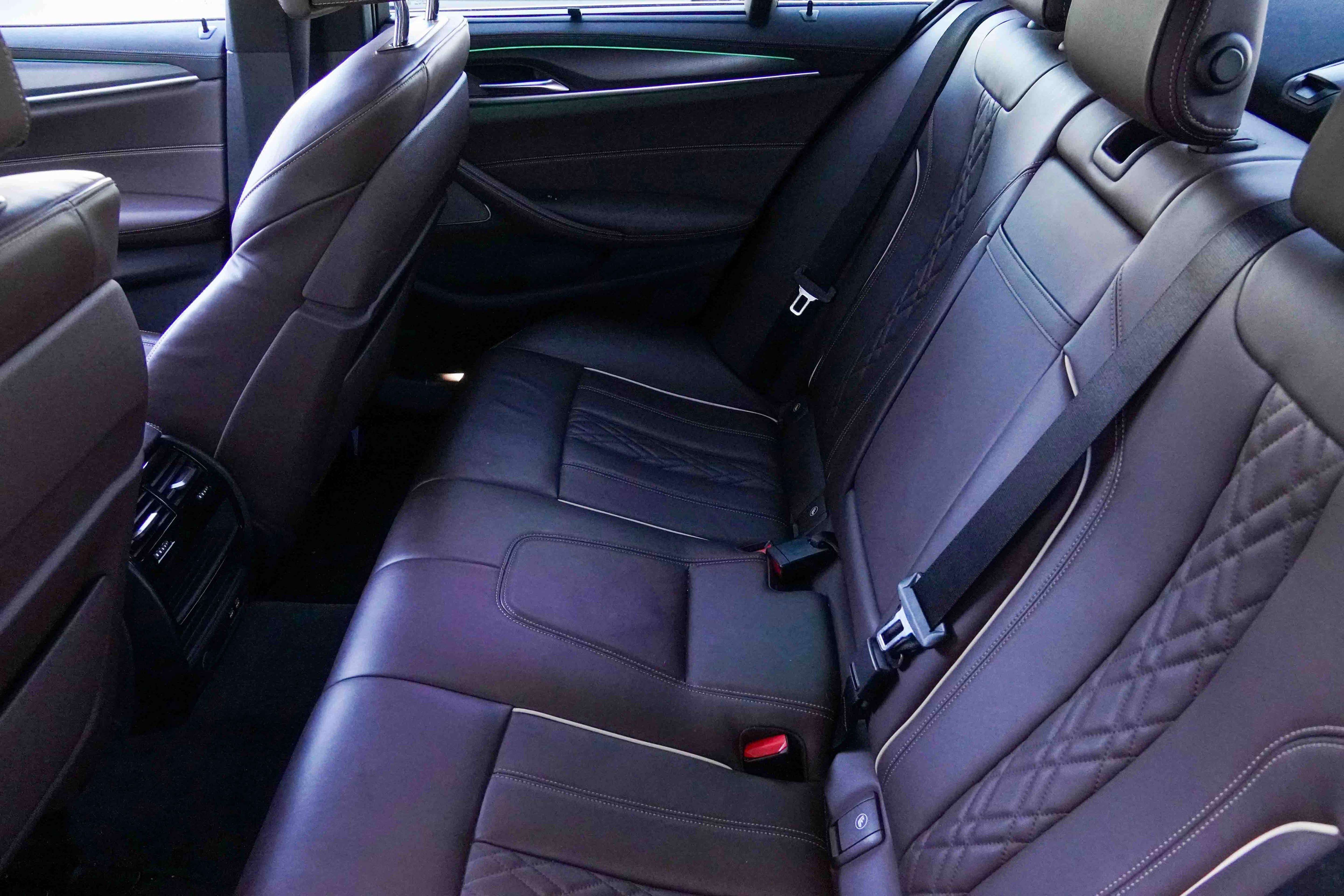 Certified 2022 BMW M550i xDrive w/ Executive Package image 38