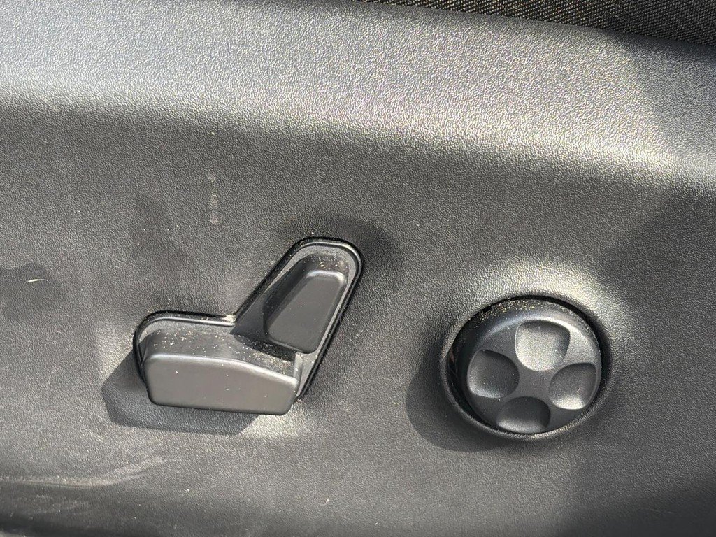 Used 2025 Chrysler Pacifica Select FWD image 21
