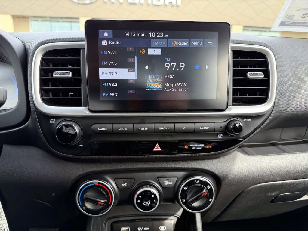 Certified 2025 Hyundai Venue SE image 23