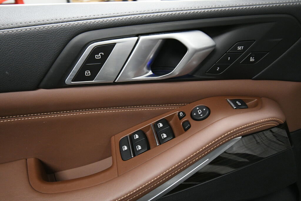 Used 2020 BMW X5 xDrive40i w/ Premium Package image 12